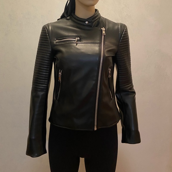 Faux leather this is a pleather jacket. - Picture 4 of 8